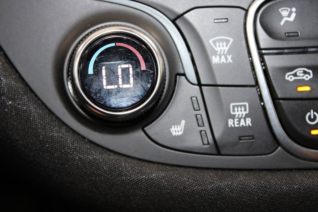 Used 2023 Chevrolet Malibu LT image 39