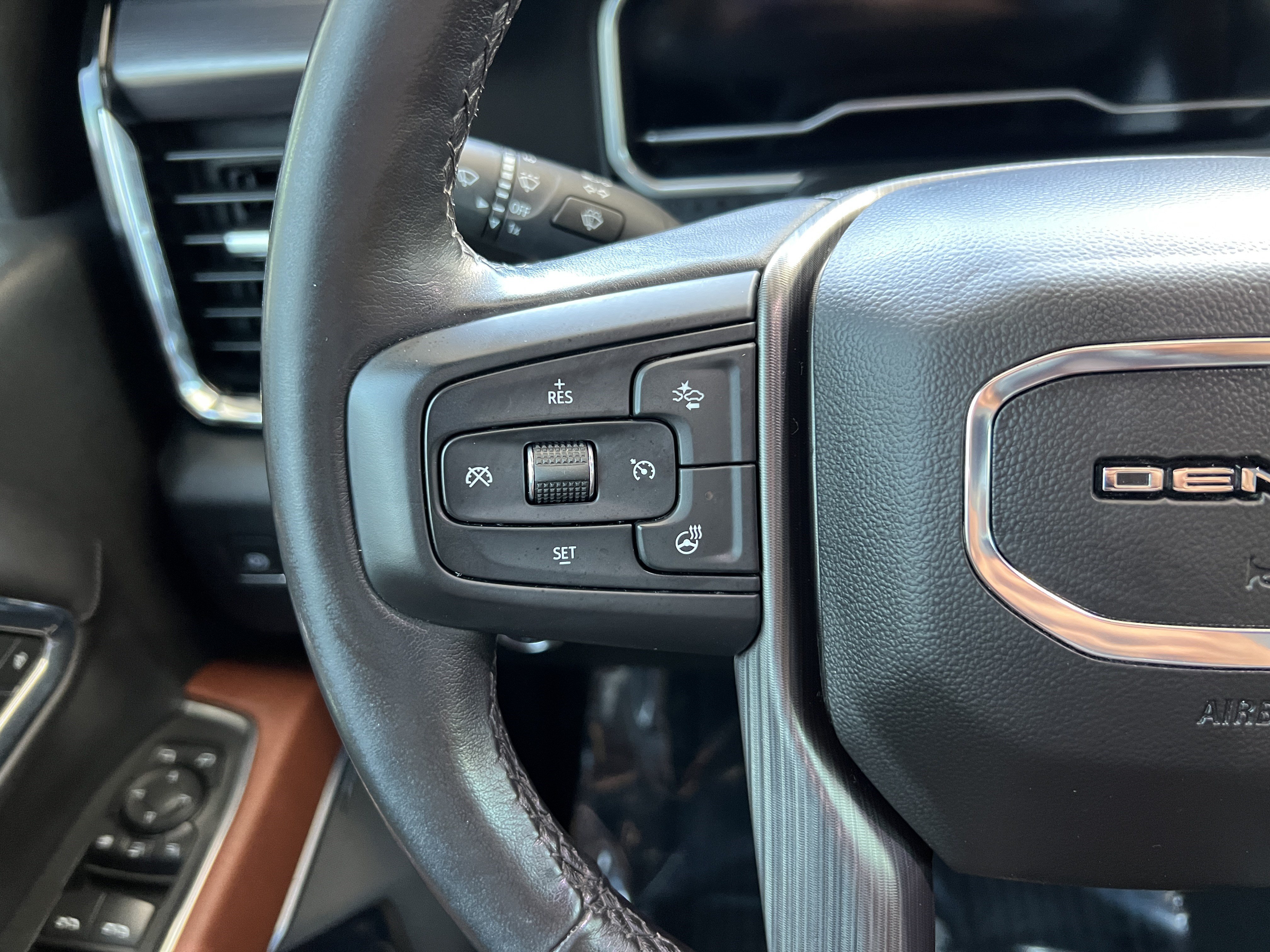 Used 2024 GMC Sierra 2500 Denali Ultimate w/ Max Trailering Package AWD/4WD image 27