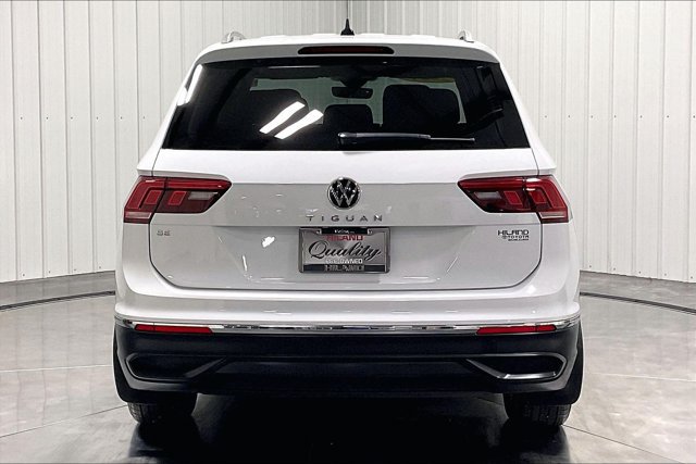 Used 2024 Volkswagen Tiguan SE w/ Panoramic Sunroof Package FWD image 4
