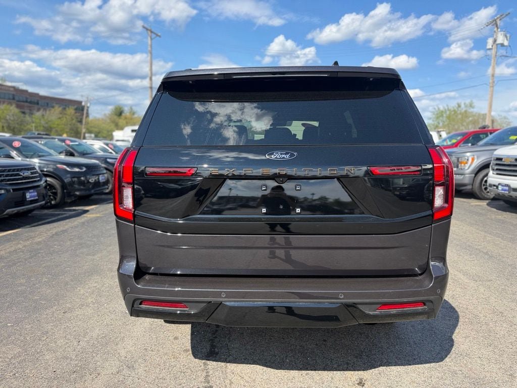Used 2025 Ford Expedition Tremor AWD/4WD image 8