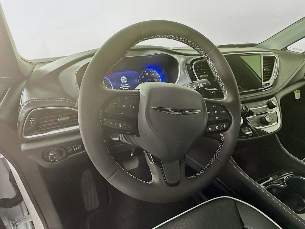 New 2026 Chrysler Pacifica Limited w/ S Appearance Package image 15