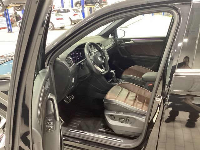 Used 2024 Volkswagen Tiguan SEL R-Line AWD/4WD image 10