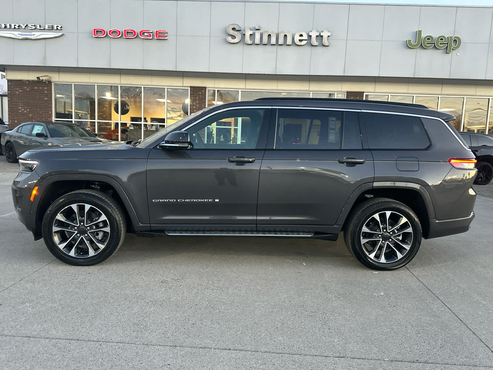 New 2025 Jeep Grand Cherokee L Overland w/ Luxury Tech Group IV AWD/4WD image 7