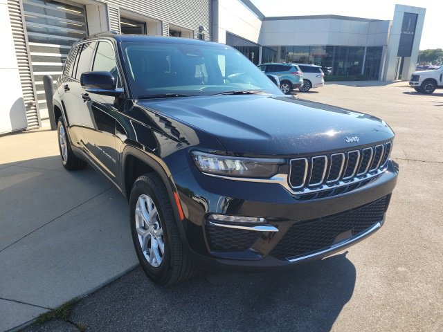 Used 2023 Jeep Grand Cherokee Limited AWD/4WD image 9