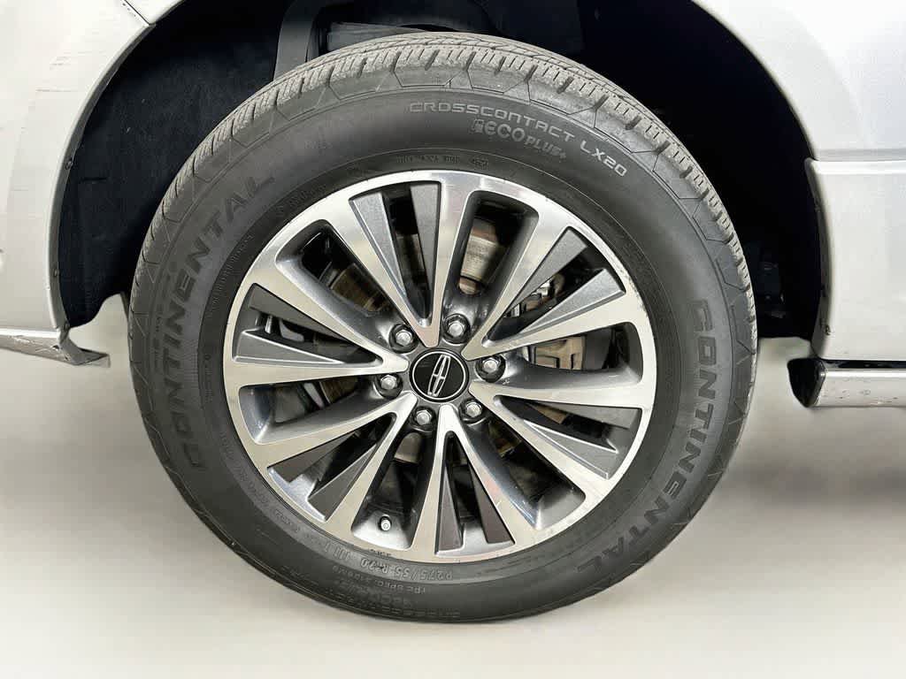 Used 2016 Lincoln Navigator Select RWD image 8
