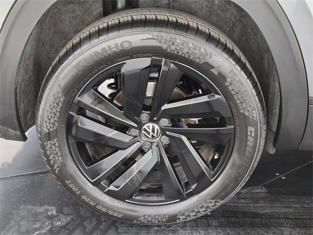 Used 2023 Volkswagen Atlas Cross Sport SE w/ Black Wheel Package image 10