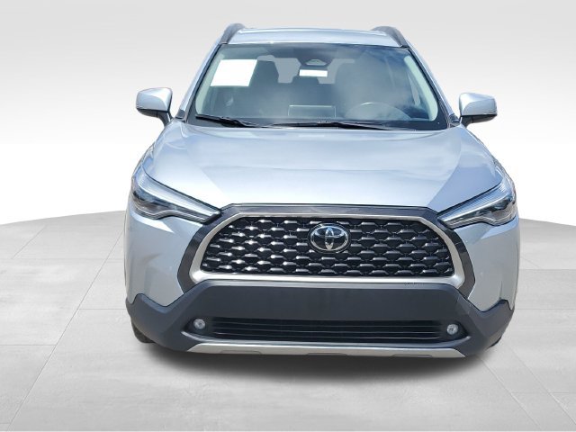 Used 2024 Toyota Corolla Cross XLE FWD image 2