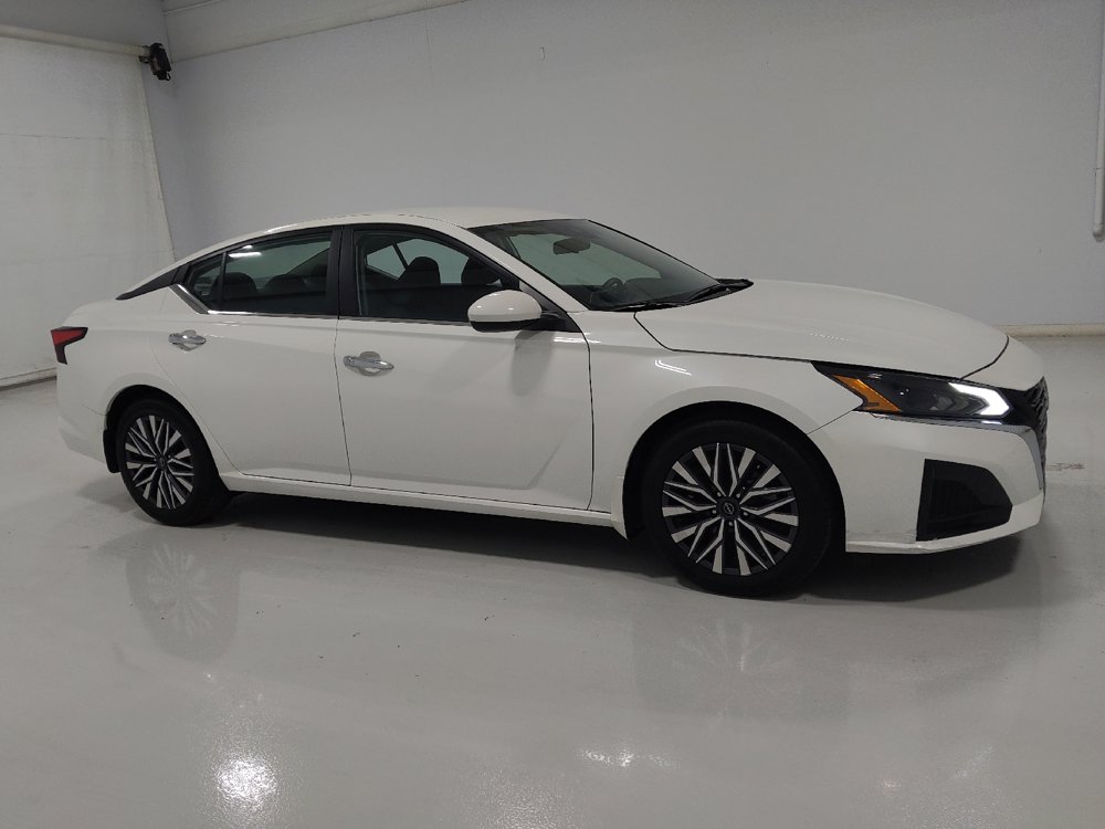 Used 2023 Nissan Altima 2.5 SV FWD image 11