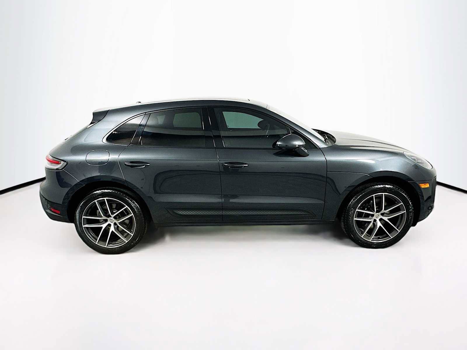 Certified 2025 Porsche Macan image 8