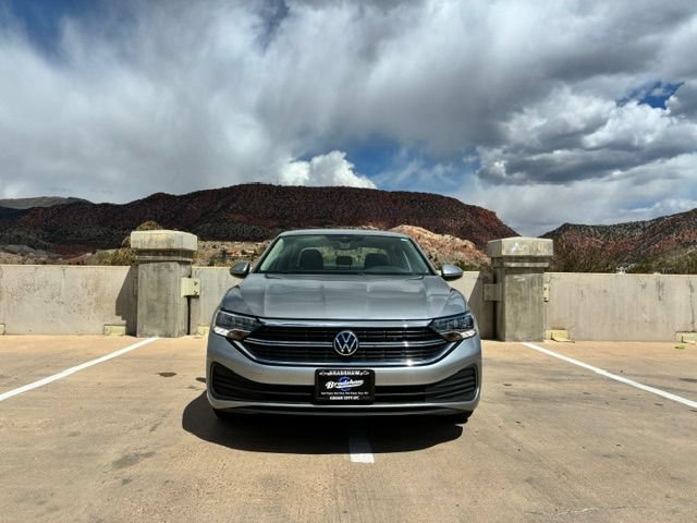 Used 2024 Volkswagen Jetta SE FWD image 5