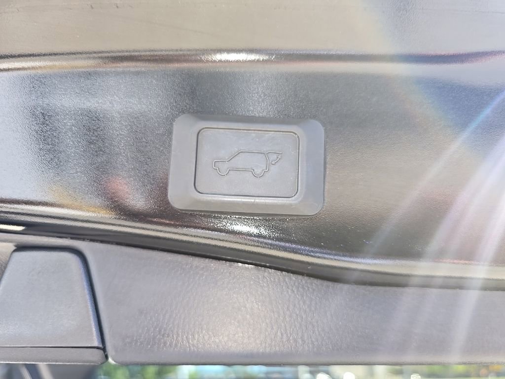 Used 2022 Toyota RAV4 XLE Premium image 36