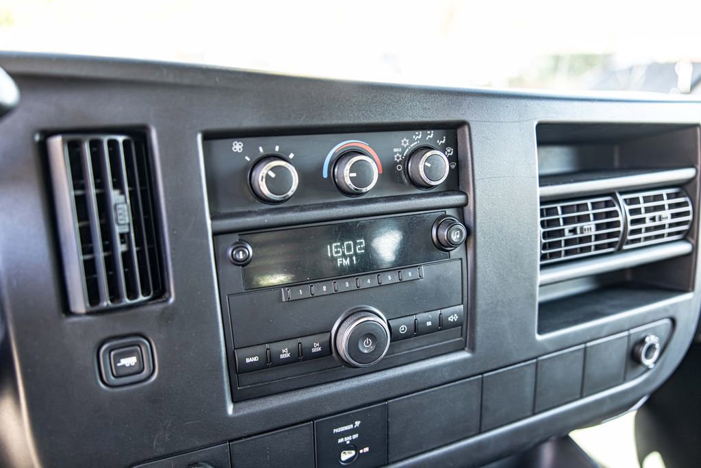 Used 2009 Chevrolet Express 2500 RWD image 14