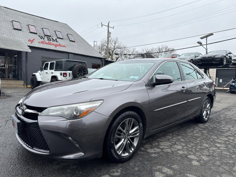Used 2017 Toyota Camry SE image 3