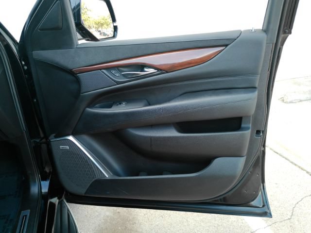 Used 2018 Cadillac Escalade ESV 4WD image 18