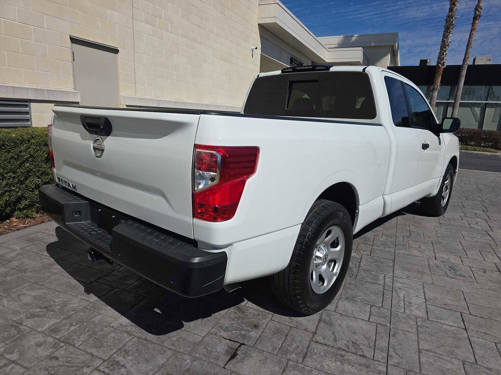 Used 2022 Nissan Titan S image 3