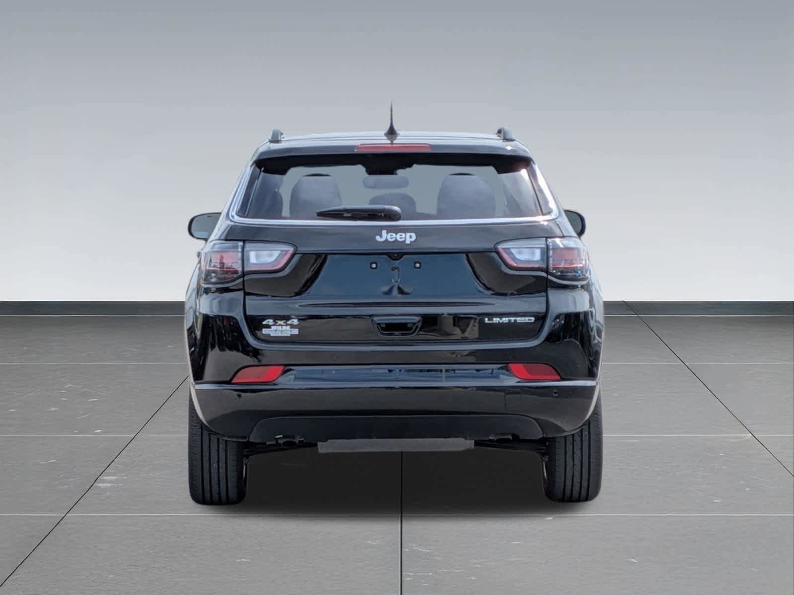 Used 2025 Jeep Compass Limited w/ Elite Group AWD/4WD image 4