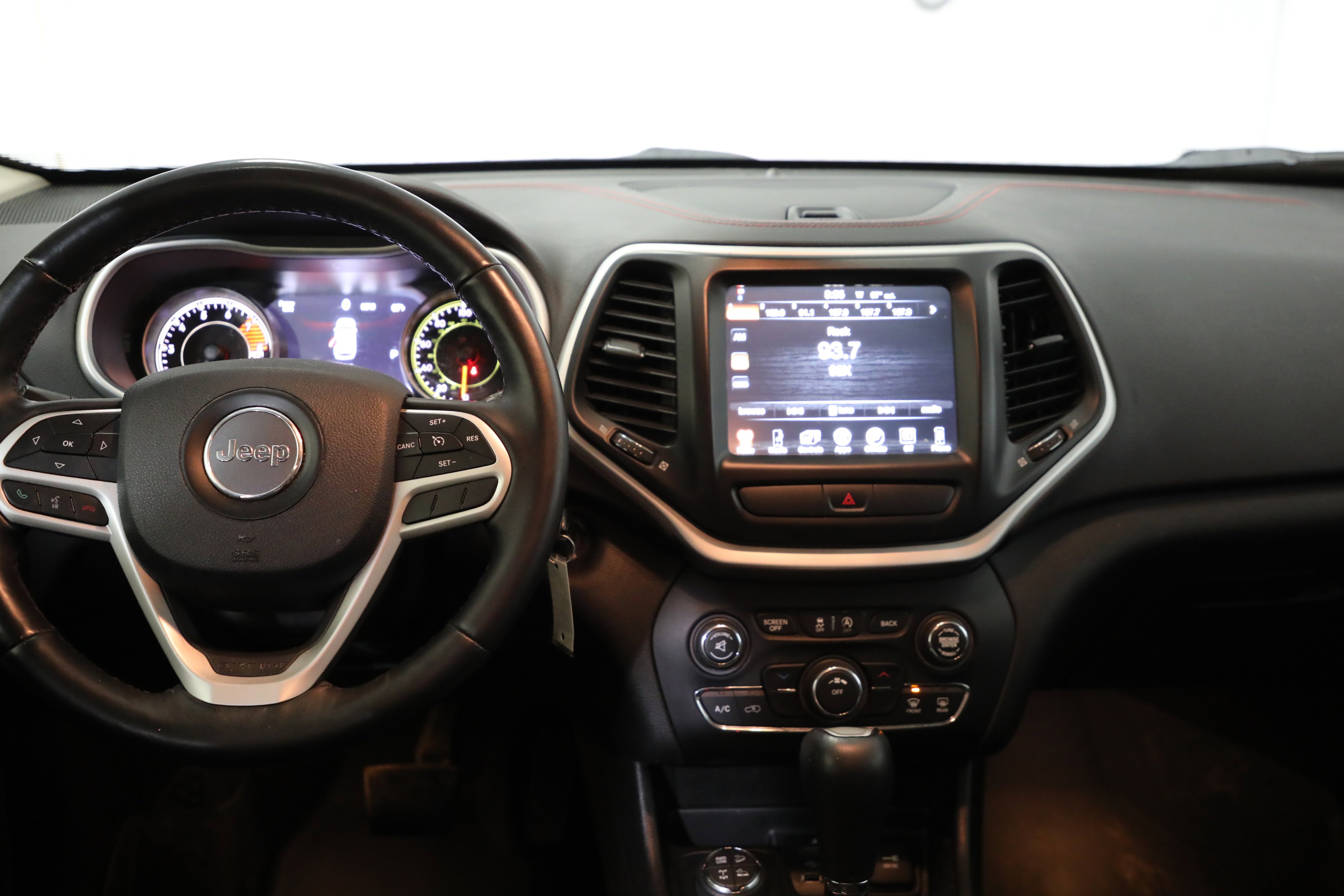 Used 2017 Jeep Cherokee Trailhawk w/ Cold Weather Group image 2