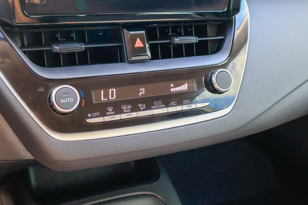 Used 2026 Toyota Corolla LE FWD image 15