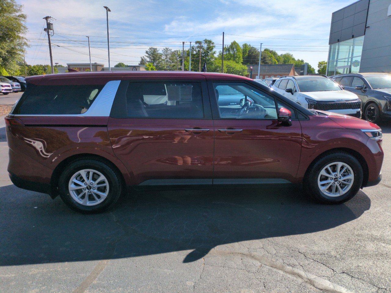 Used 2023 Kia Carnival LX FWD image 8