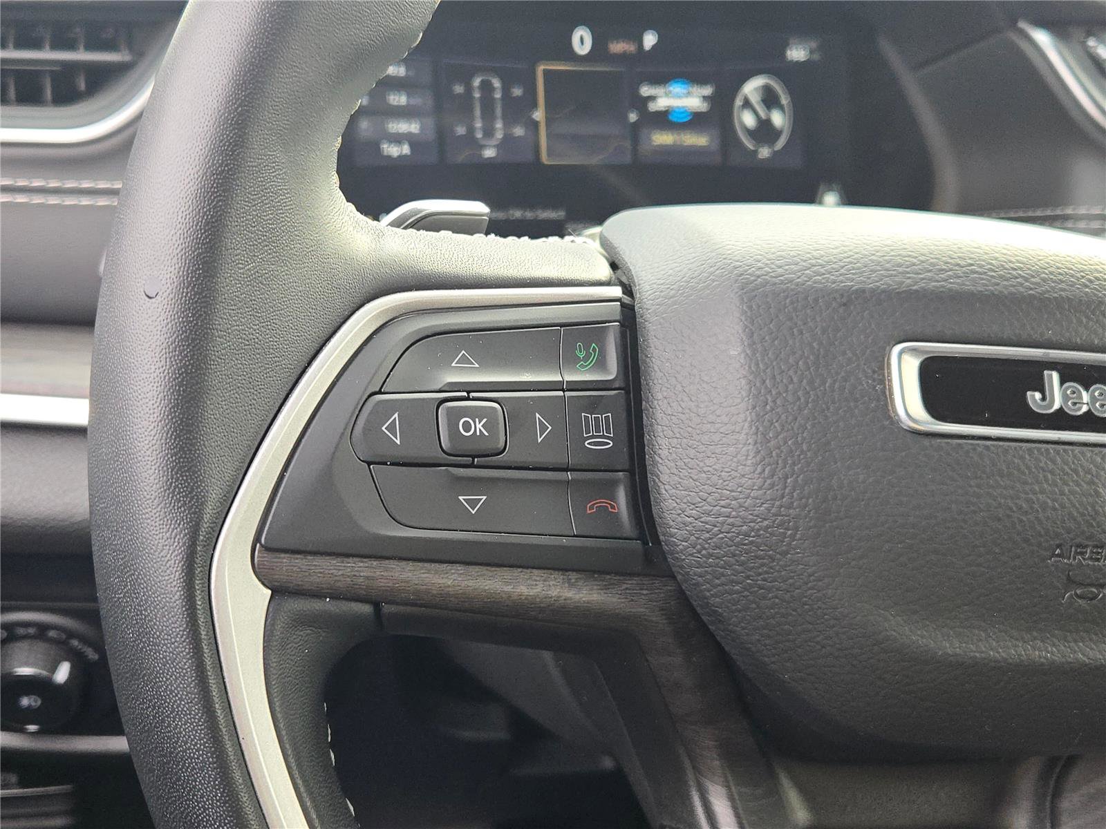 Certified 2022 Jeep Grand Cherokee Limited image 38