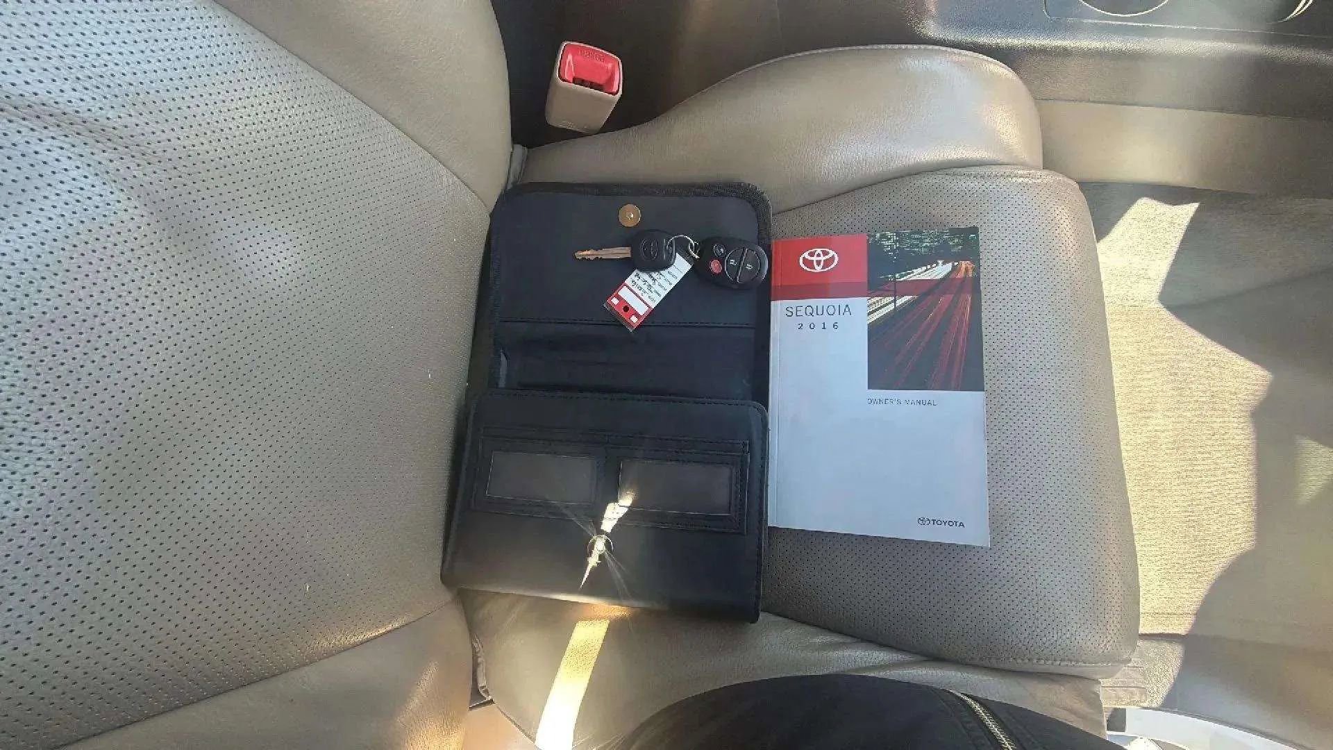 Used 2016 Toyota Sequoia Platinum image 46