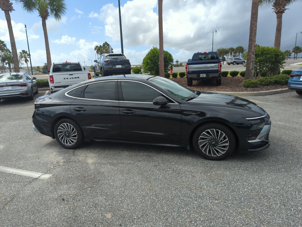 Used 2025 Hyundai Sonata SEL FWD image 2