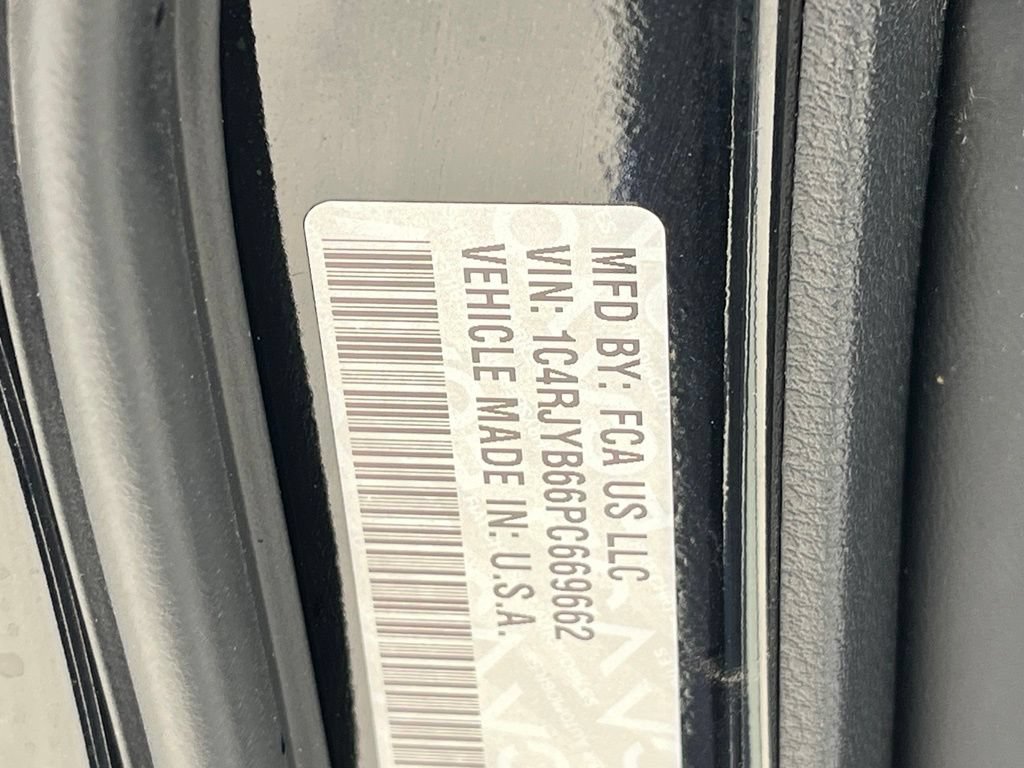 Used 2023 Jeep Grand Cherokee 4WD 4xe w/ Luxury Tech Group II image 18