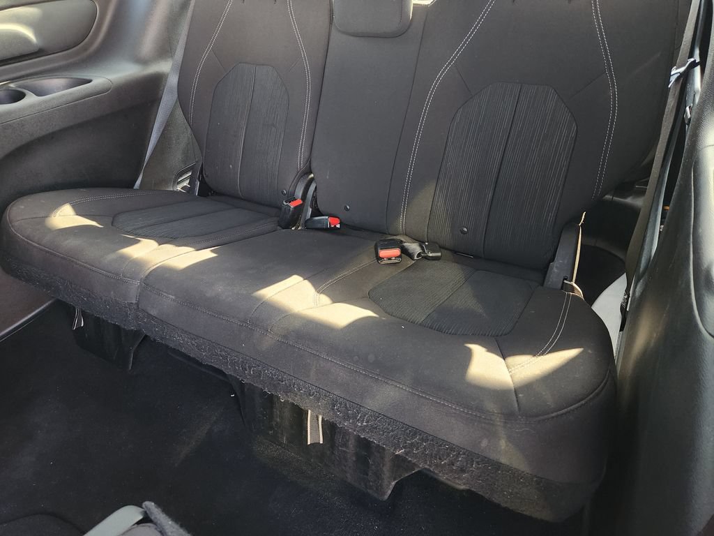 Used 2020 Chrysler Pacifica Touring w/ S Appearance Package FWD image 31