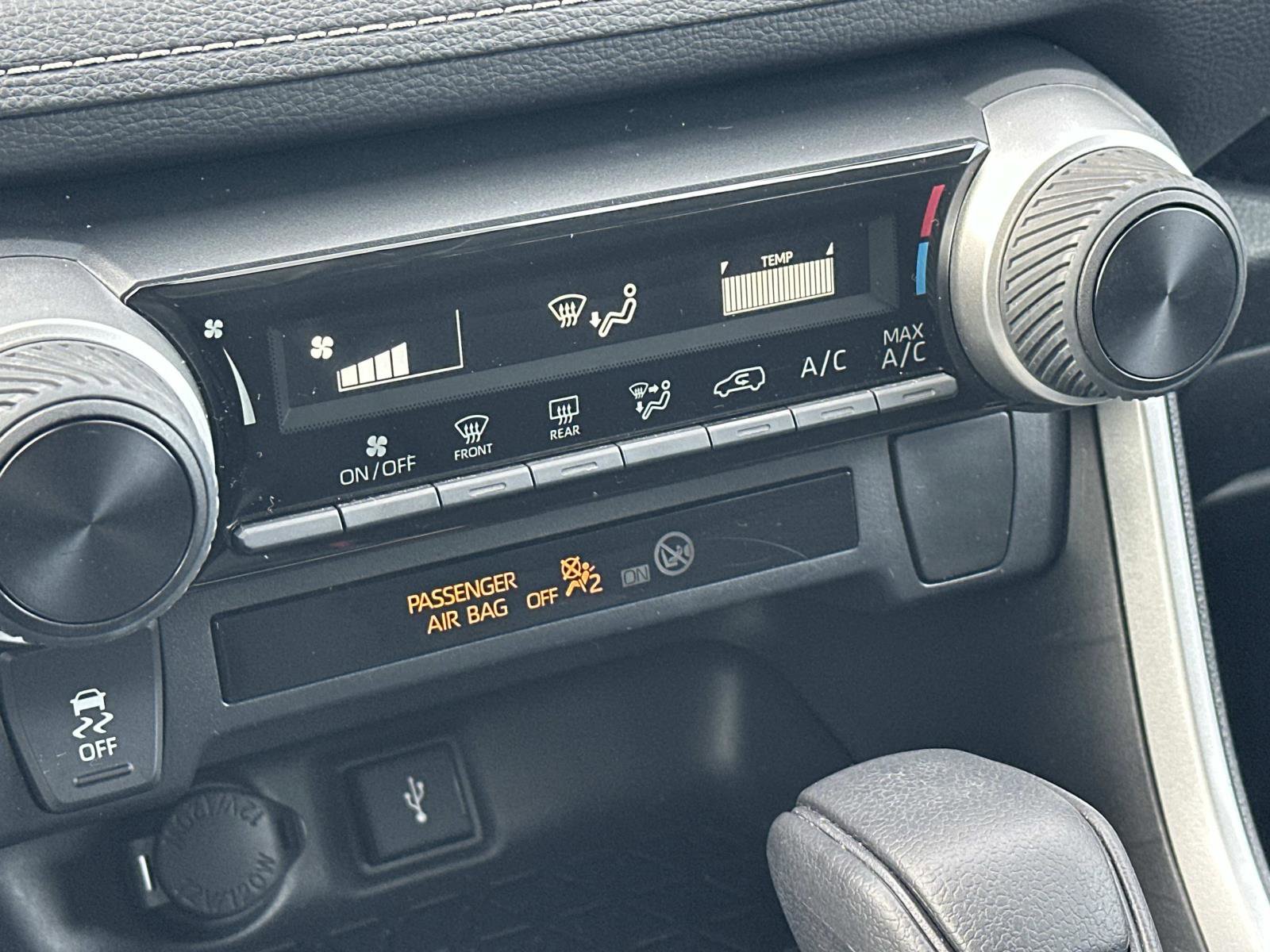 Used 2020 Toyota RAV4 LE image 30