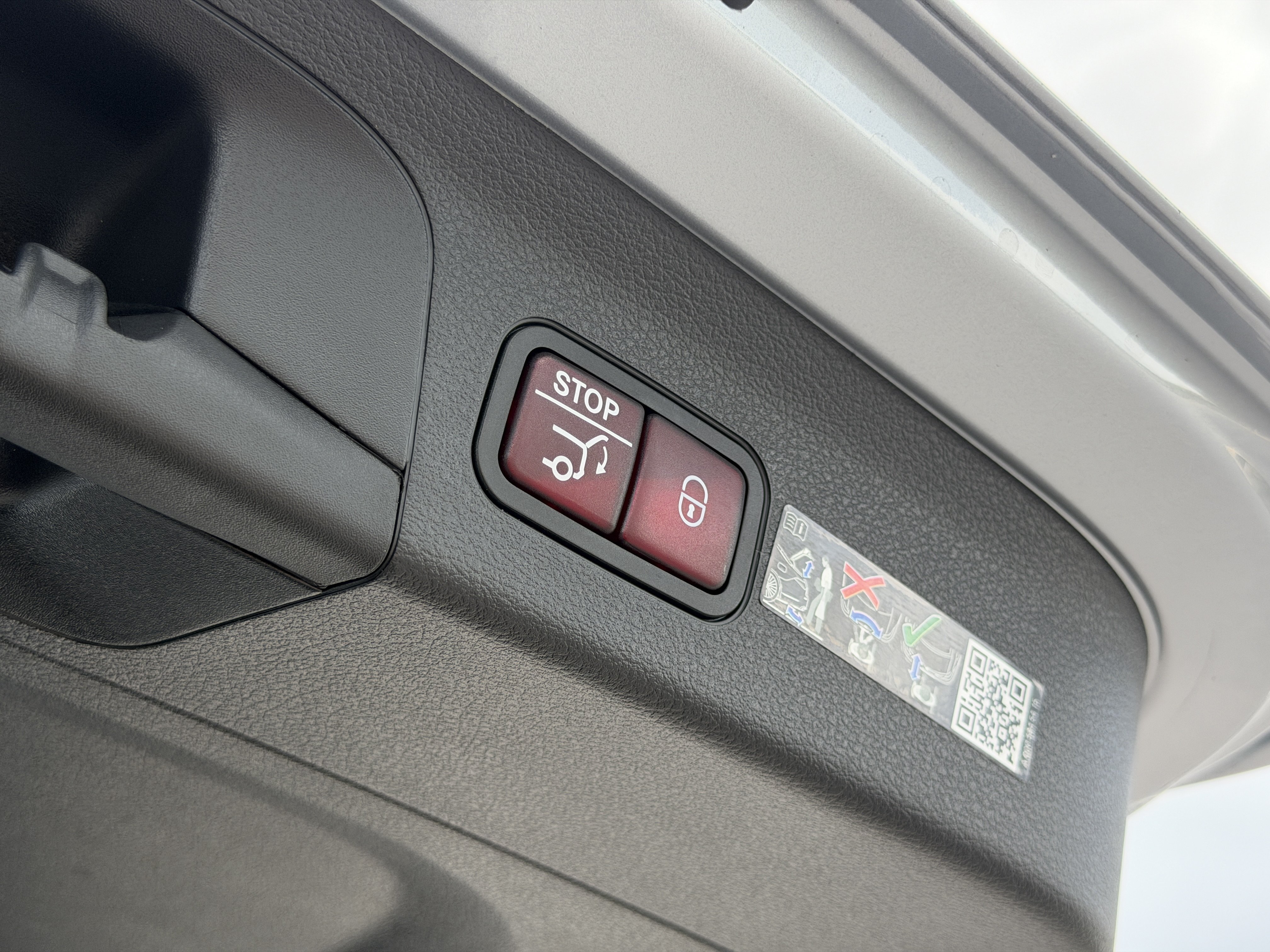 Used 2025 Mercedes-Benz GLS 450 4MATIC image 12