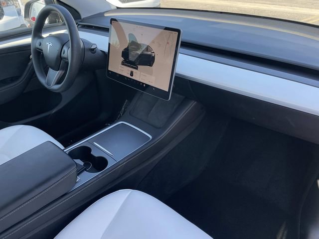 Used 2024 Tesla Model Y Long Range image 36