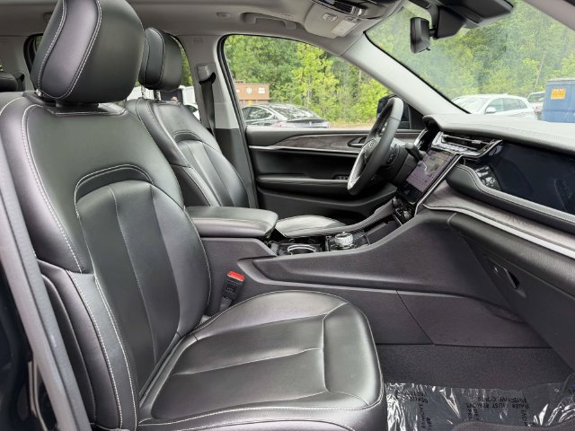 Used 2023 Jeep Grand Cherokee 4WD 4xe image 13
