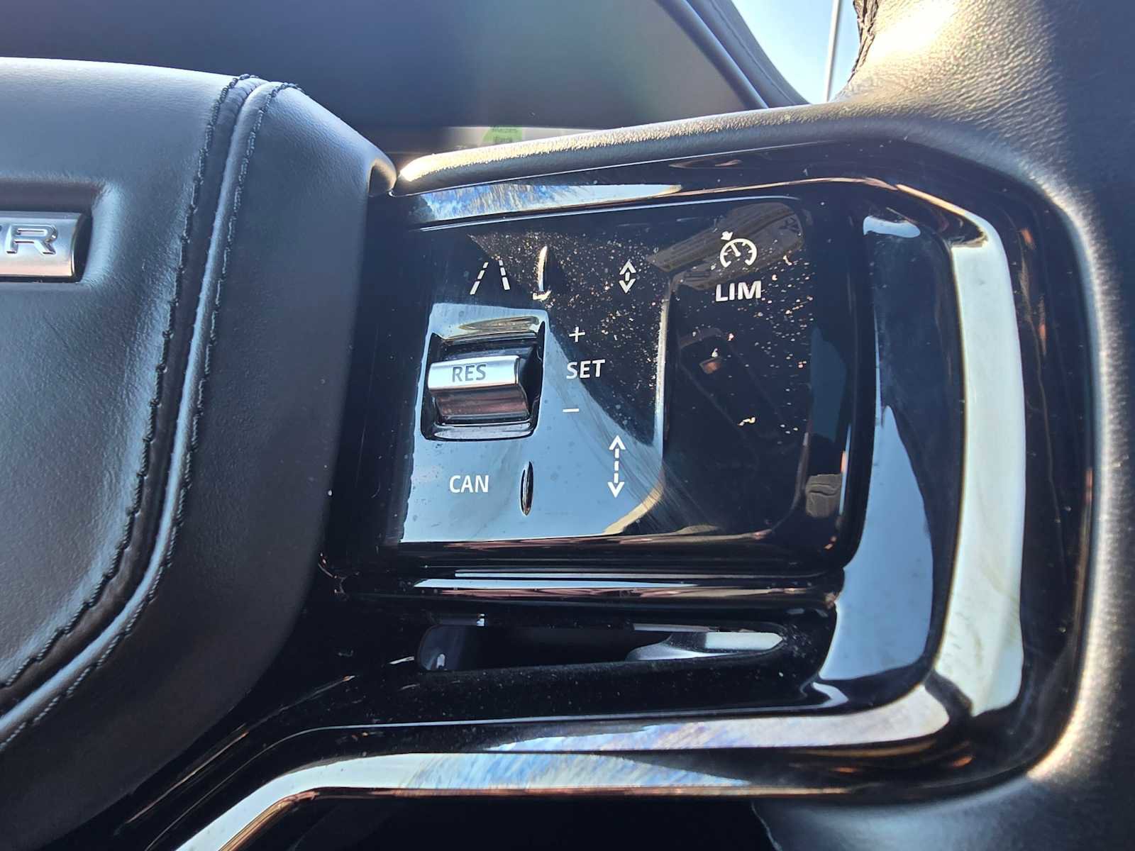 Used 2023 Land Rover Range Rover Sport SE Dynamic image 32