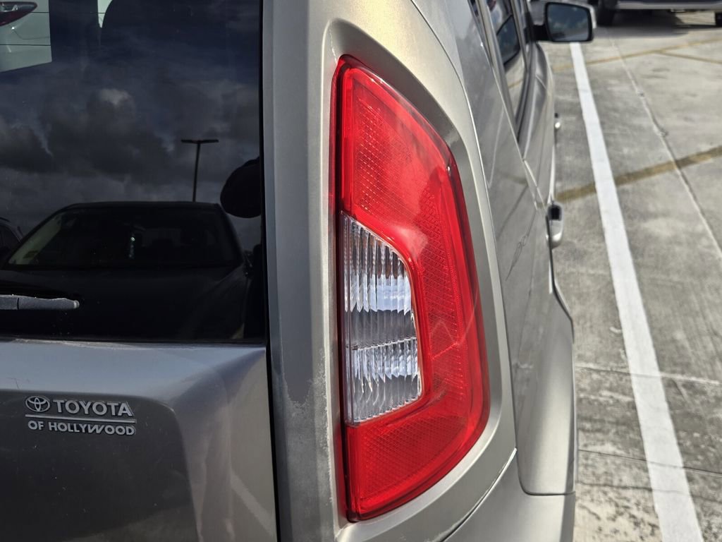 Used 2013 Kia Soul + FWD image 9