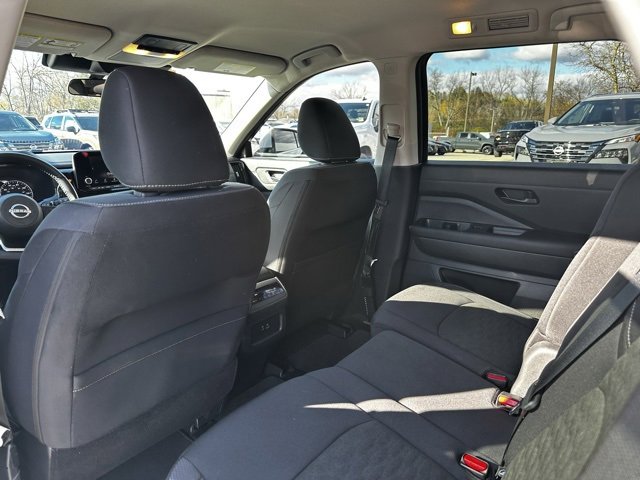 Used 2024 Nissan Pathfinder SV image 16