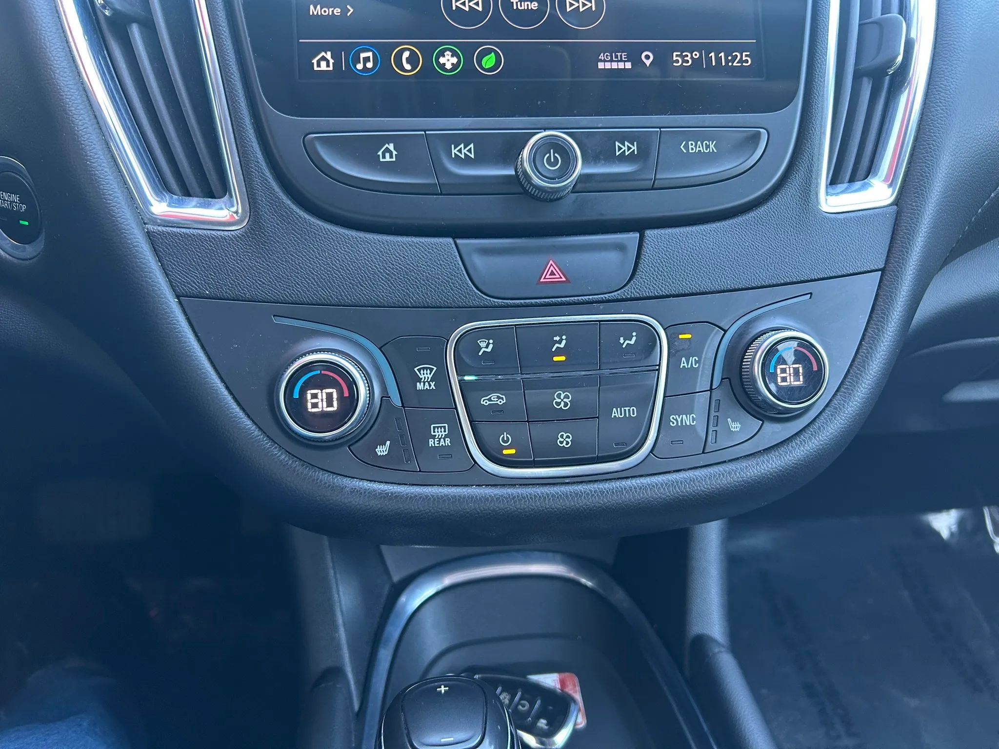 Used 2019 Chevrolet Malibu Hybrid w/ Leather Package FWD image 8