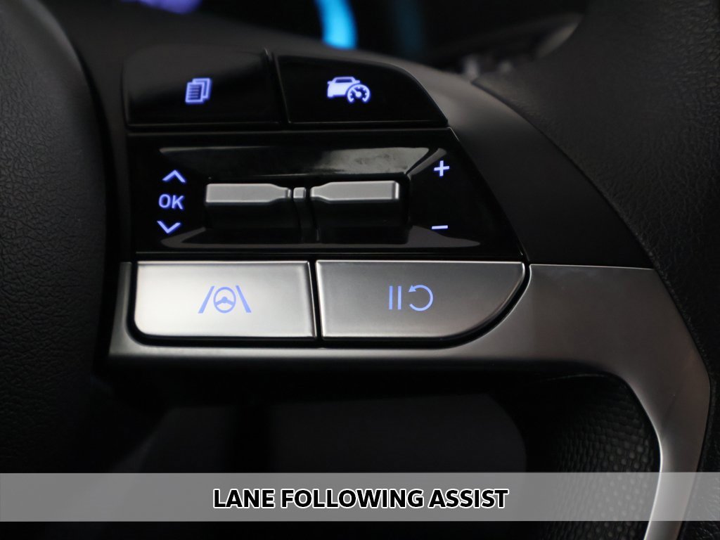 Used 2025 Hyundai Elantra Blue image 3