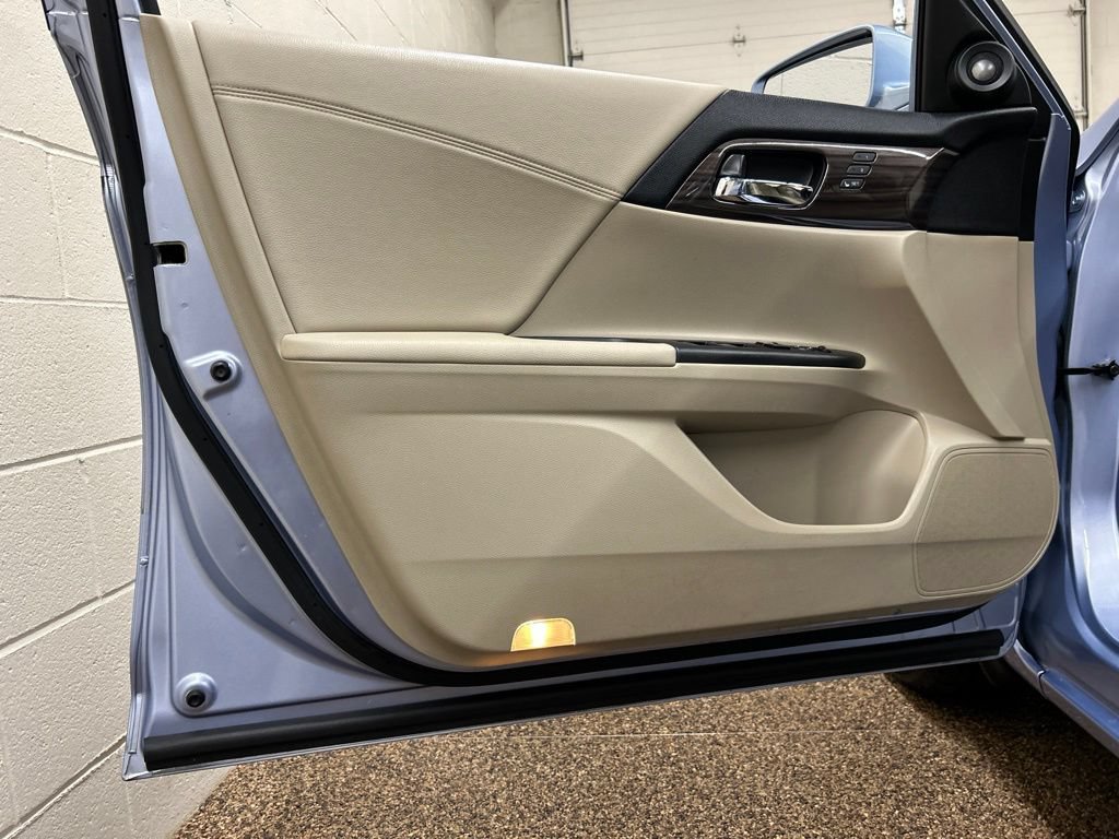 Used 2017 Honda Accord EX-L image 13