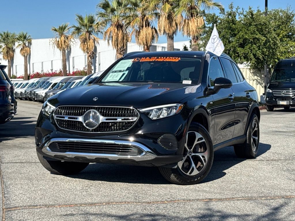 Used 2025 Mercedes-Benz GLC 350e 4MATIC image 2