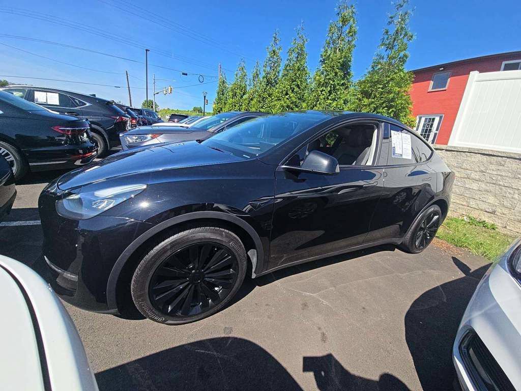 Used 2023 Tesla Model Y Long Range AWD/4WD image 1