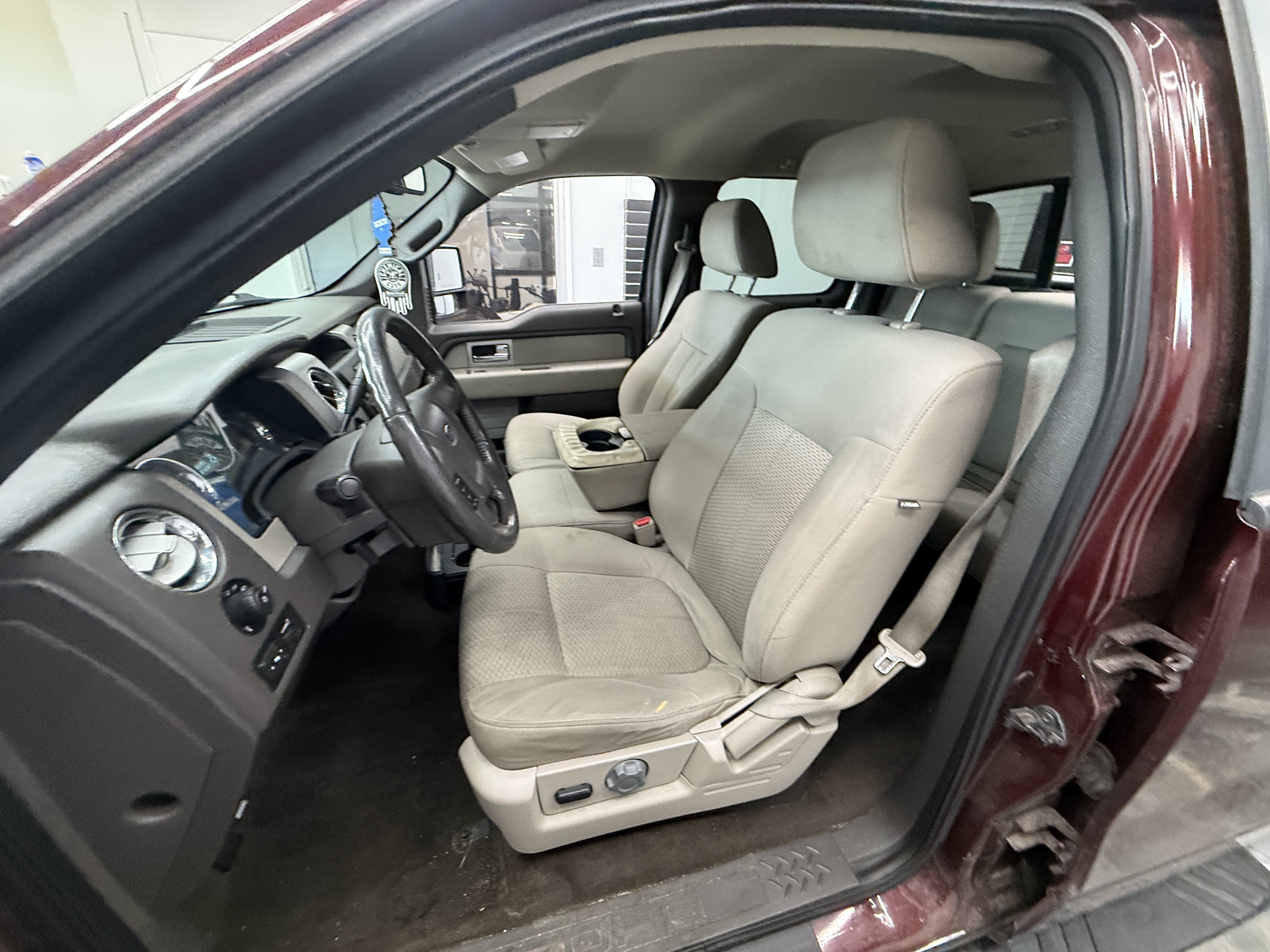 Used 2010 Ford F150 XLT AWD/4WD image 19