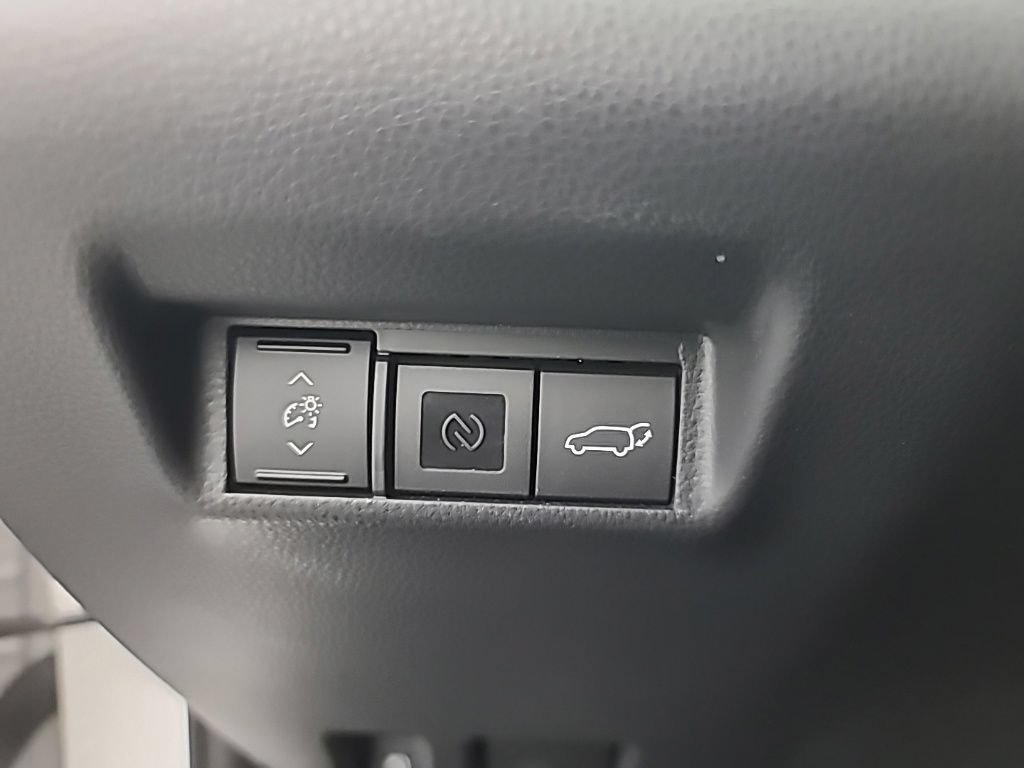 Used 2026 Toyota RAV4 XLE Premium AWD/4WD image 28