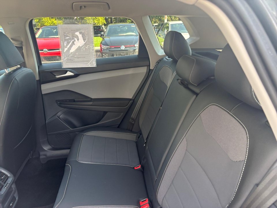 Certified 2023 Volkswagen Taos SE FWD image 29