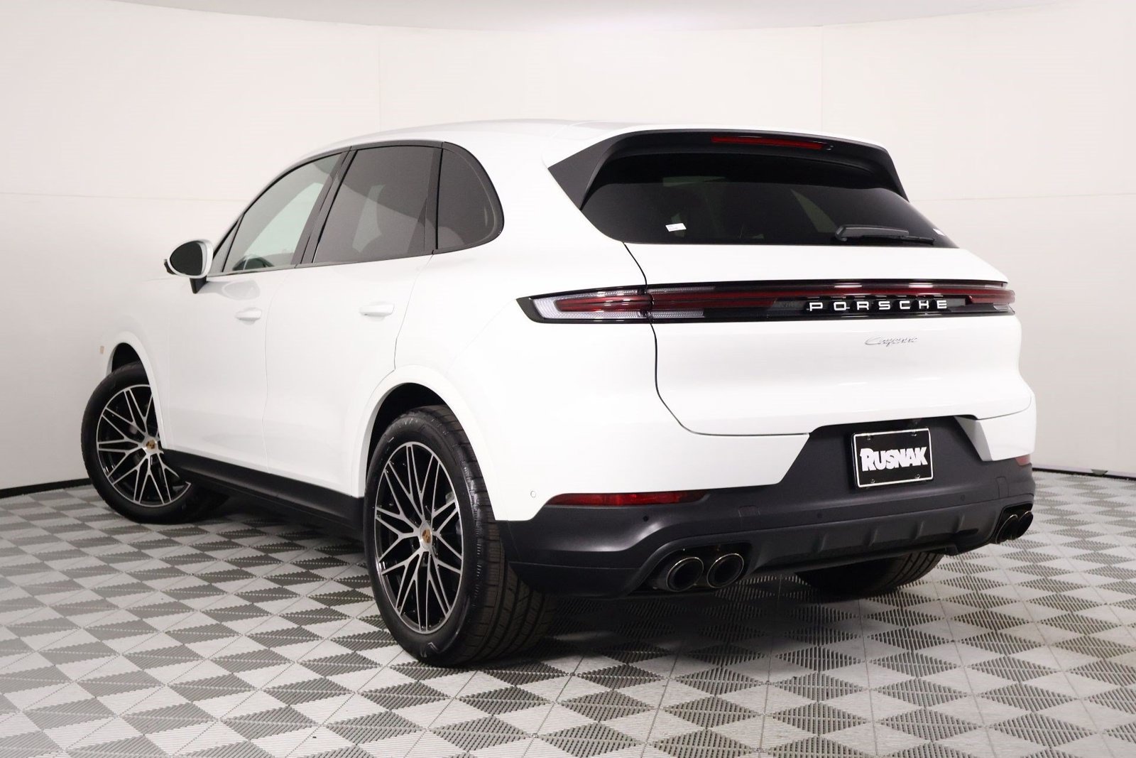 Certified 2026 Porsche Cayenne AWD/4WD image 3