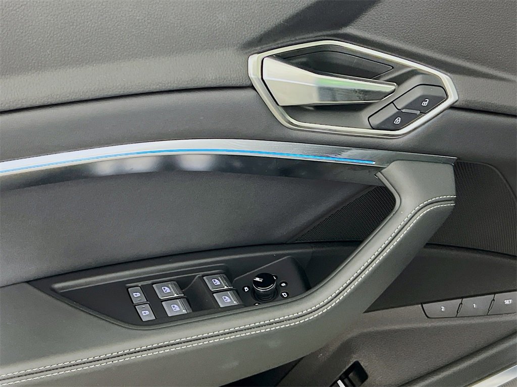 Used 2024 Audi Q8 e-tron Prestige image 20