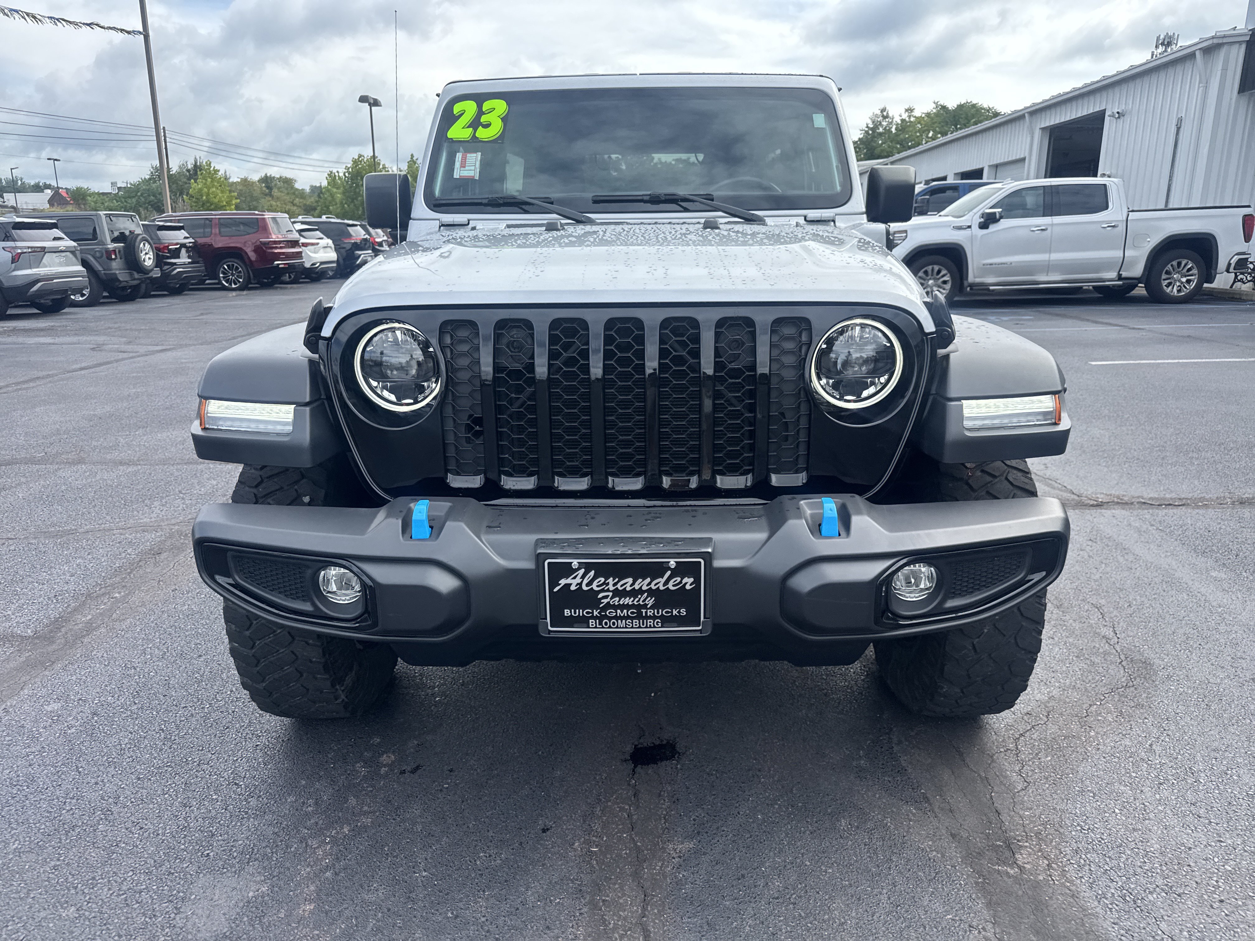 Used 2023 Jeep Wrangler Unlimited w/ Cold Weather Group AWD/4WD image 9