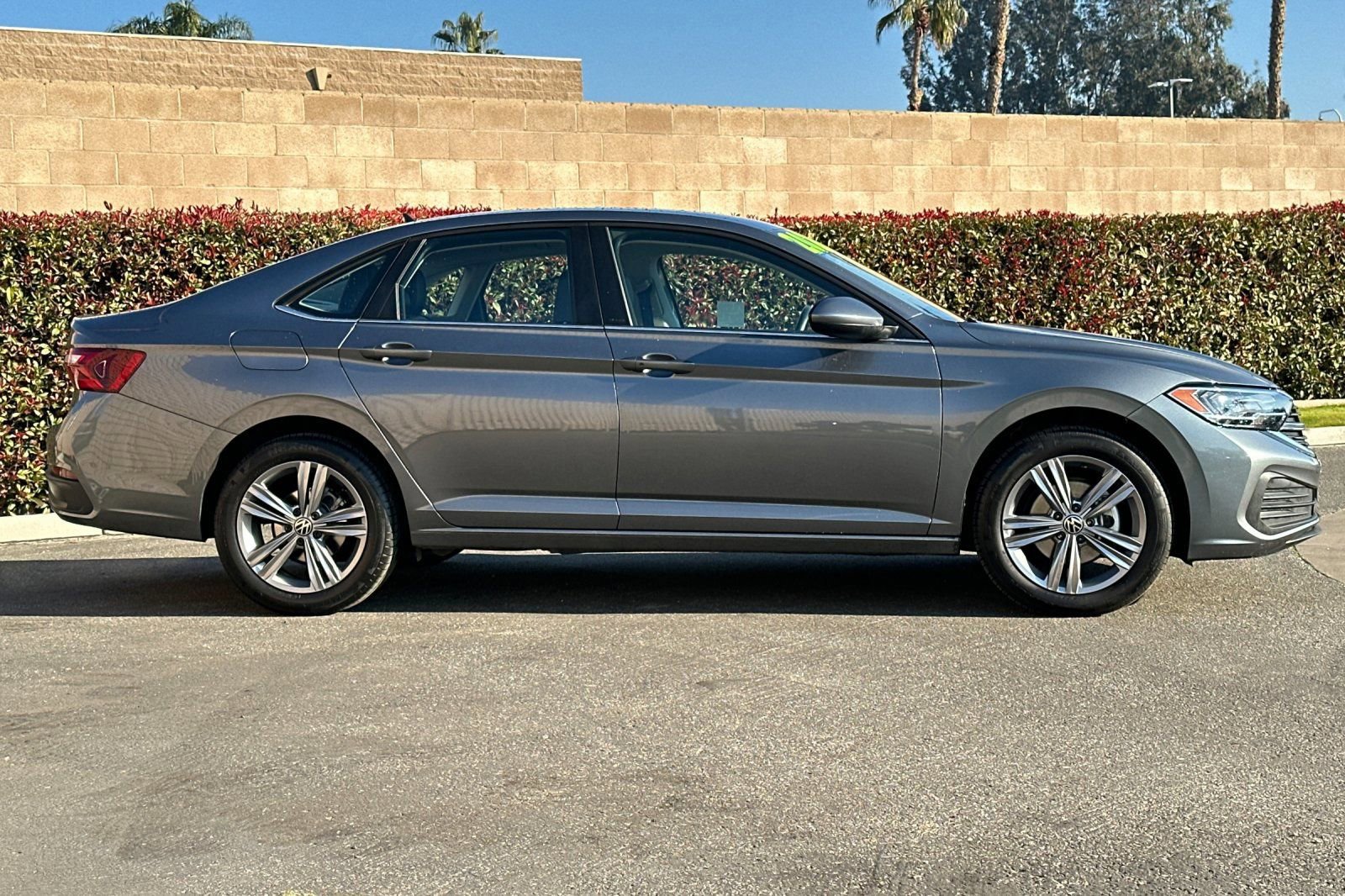 Used 2024 Volkswagen Jetta SE image 3