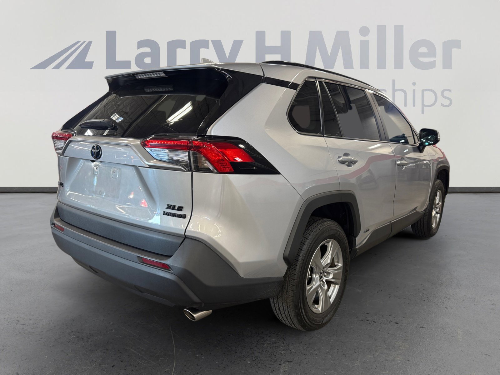 Used 2024 Toyota RAV4 XLE image 5