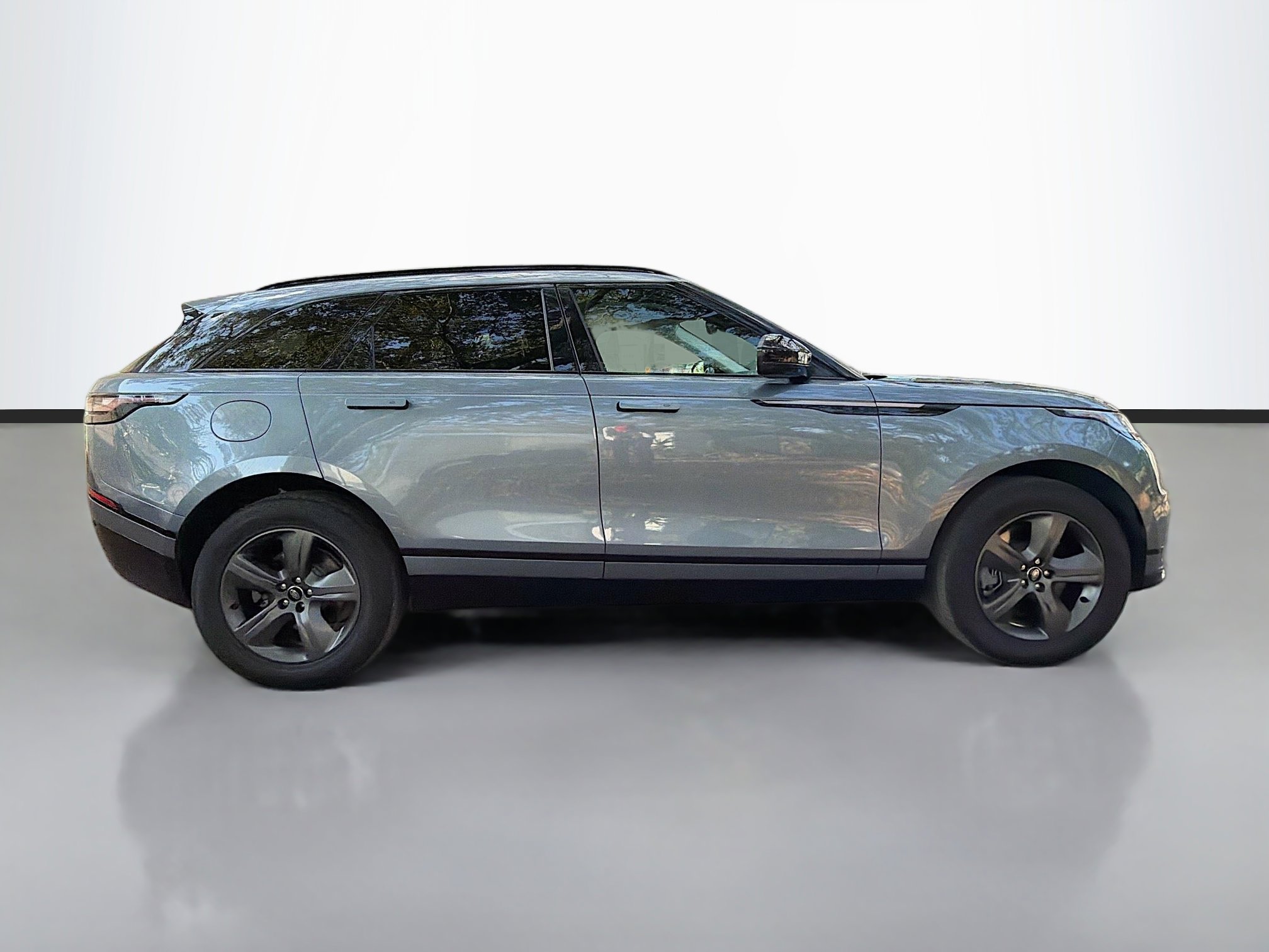 Used 2022 Land Rover Range Rover Velar R-Dynamic S image 2