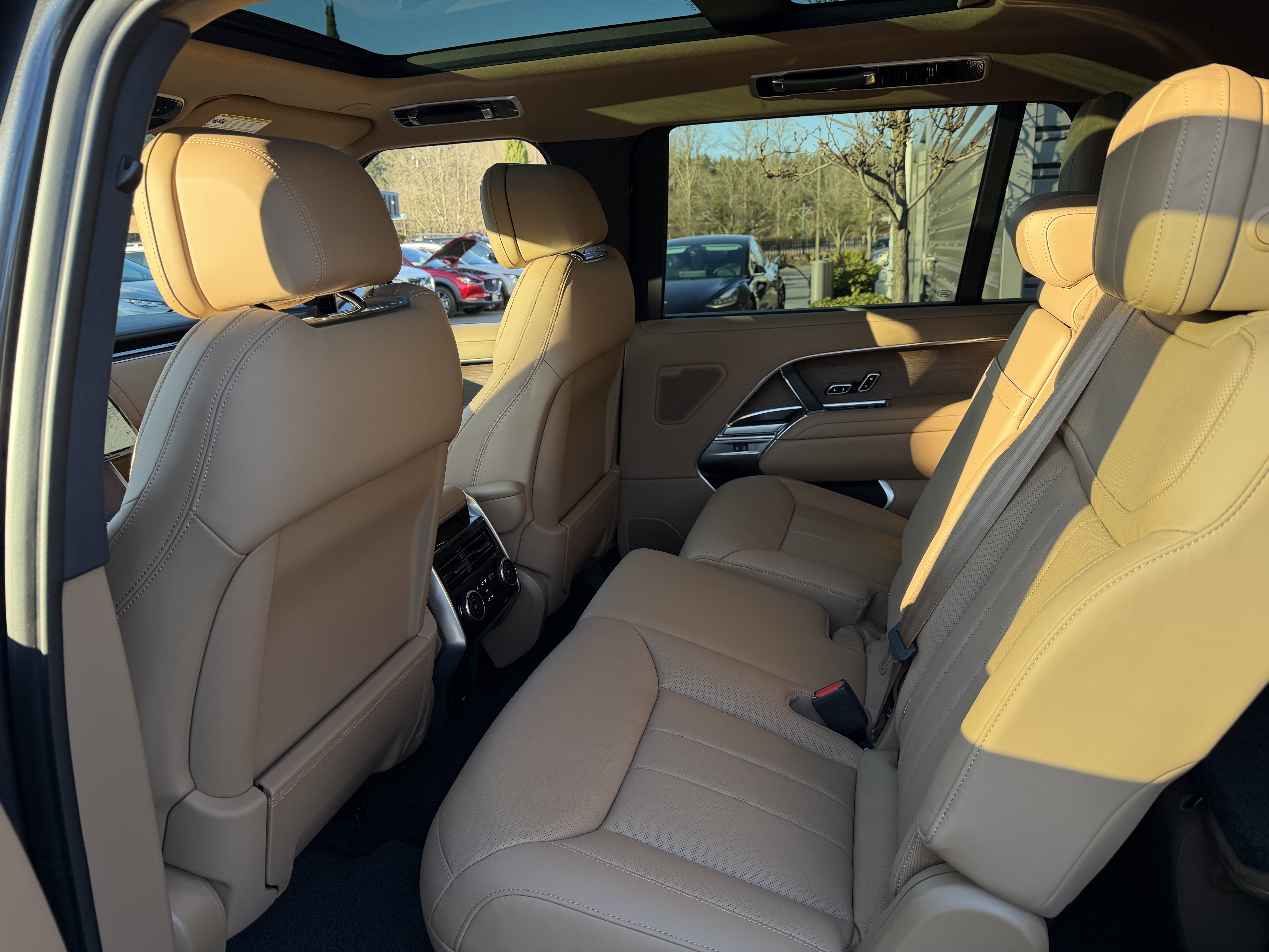 New 2026 Land Rover Range Rover Long Wheelbase SE AWD/4WD image 15